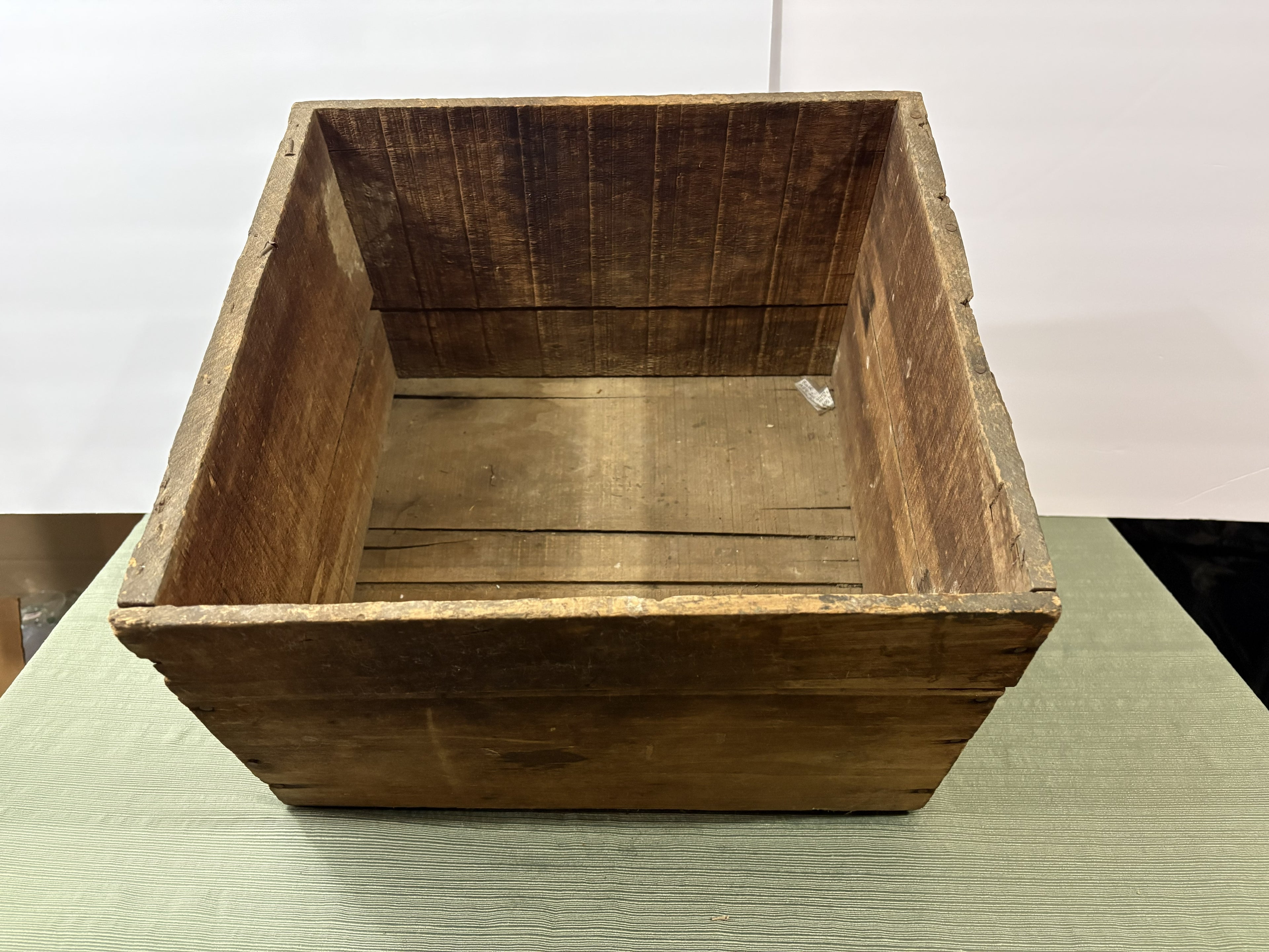Vintage Wooden Shipping Crate — Rustic Slat-Bottom Storage Box, Farmhouse Décor