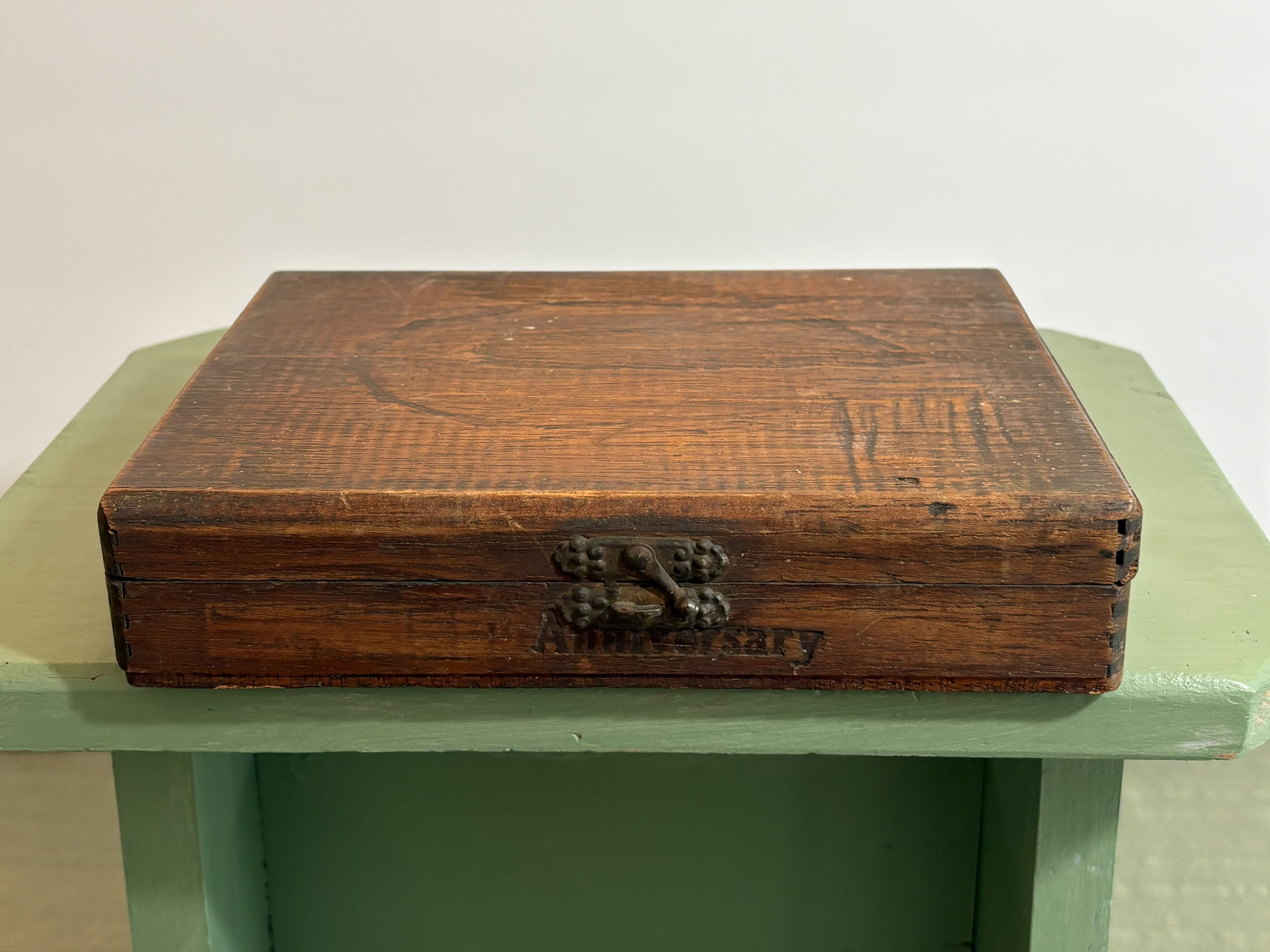 Antique Pennsylvania "Anniversary Golden Veil" Hand-Made Cigar Box — Dovetailed Oak with Brass Latch