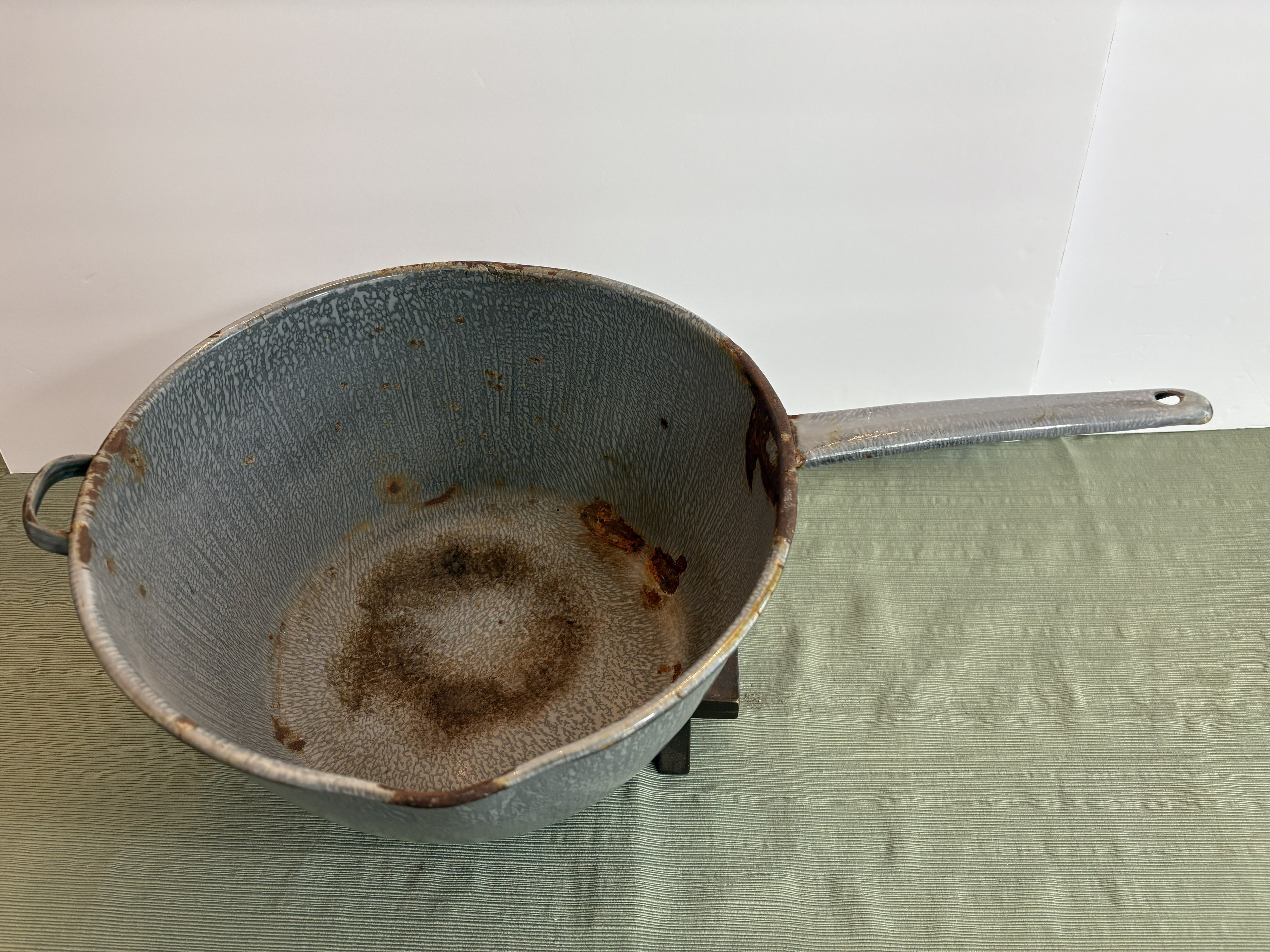 Antique Gray Graniteware Saucepan with Long Handle — American Enamelware Cookpot