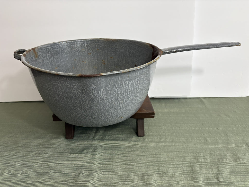 Antique Gray Graniteware Saucepan with Long Handle — American Enamelware Cookpot