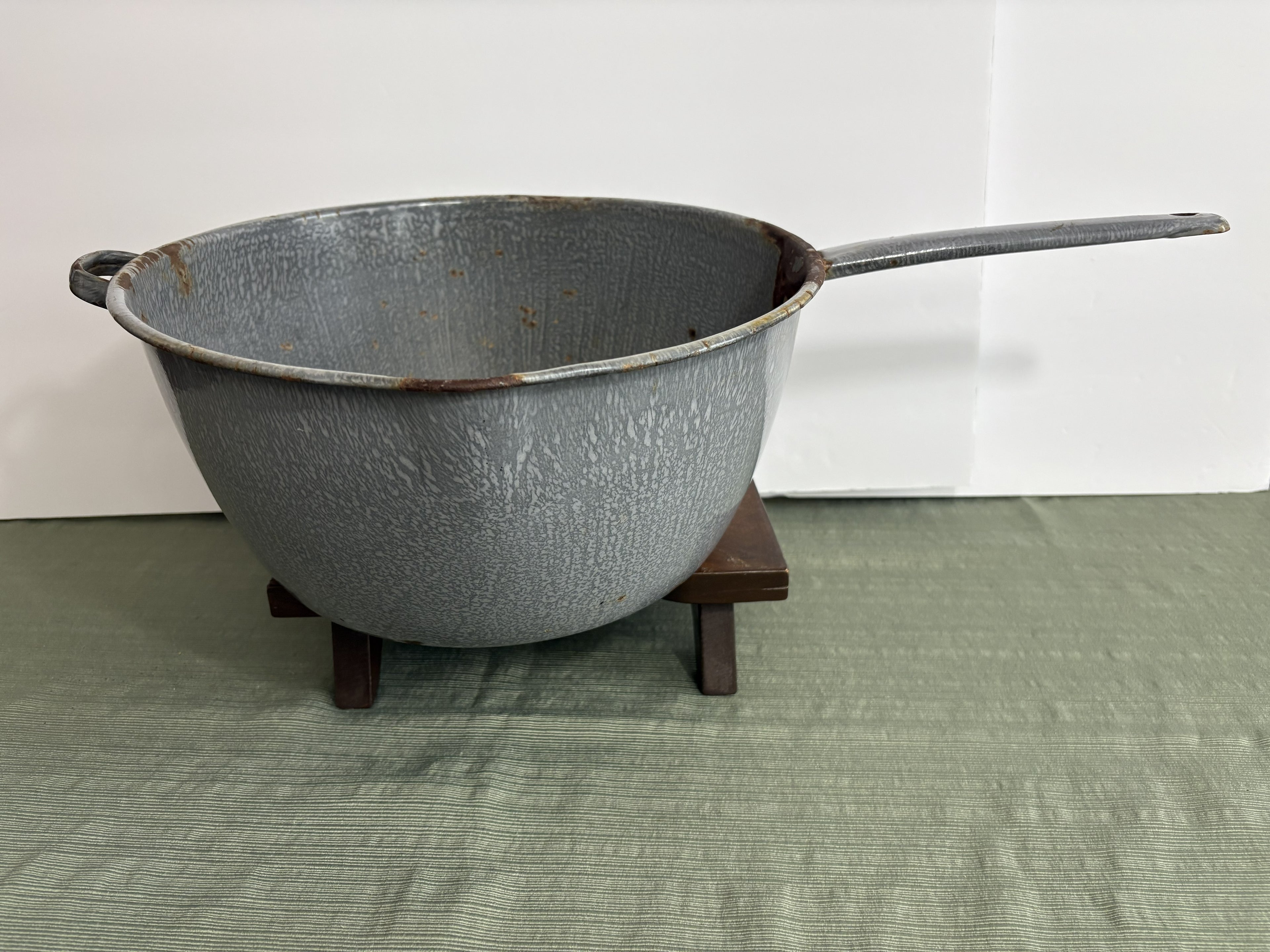 Antique Gray Graniteware Saucepan with Long Handle — American Enamelware Cookpot