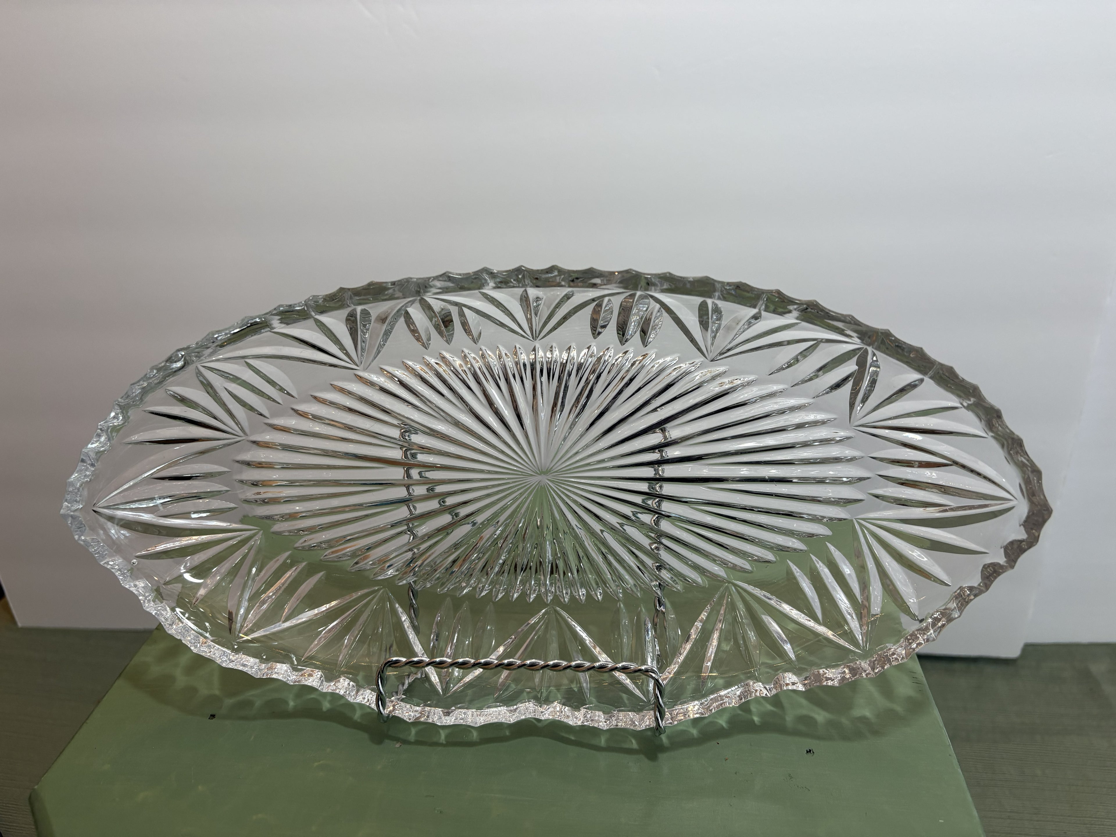 Pressed Glass Oval Relish Dish with Starburst Sunburst Pattern — Mid-Century Crystal-Style Olive Tray, Elegant Serveware