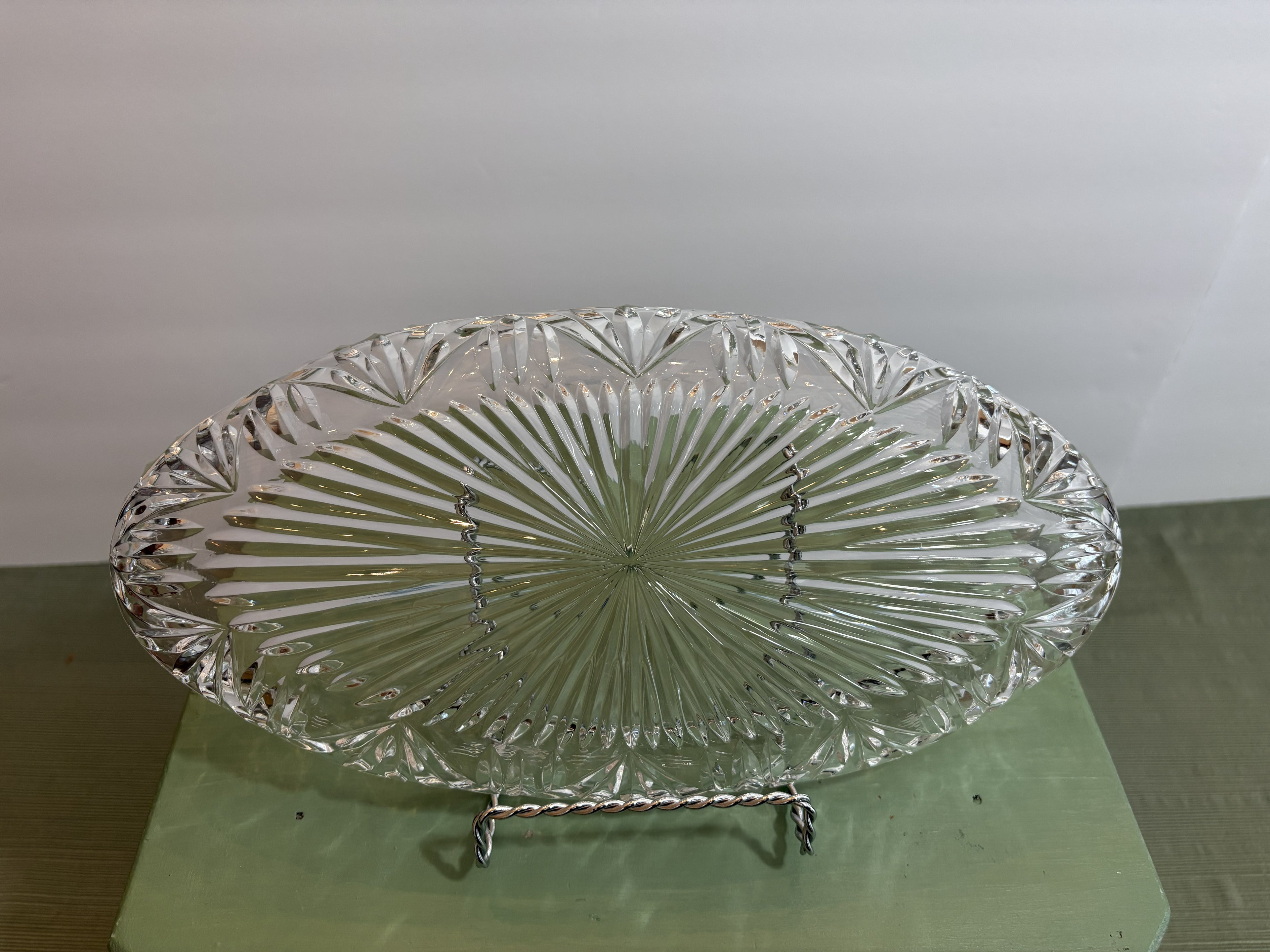 Pressed Glass Oval Relish Dish with Starburst Sunburst Pattern — Mid-Century Crystal-Style Olive Tray, Elegant Serveware