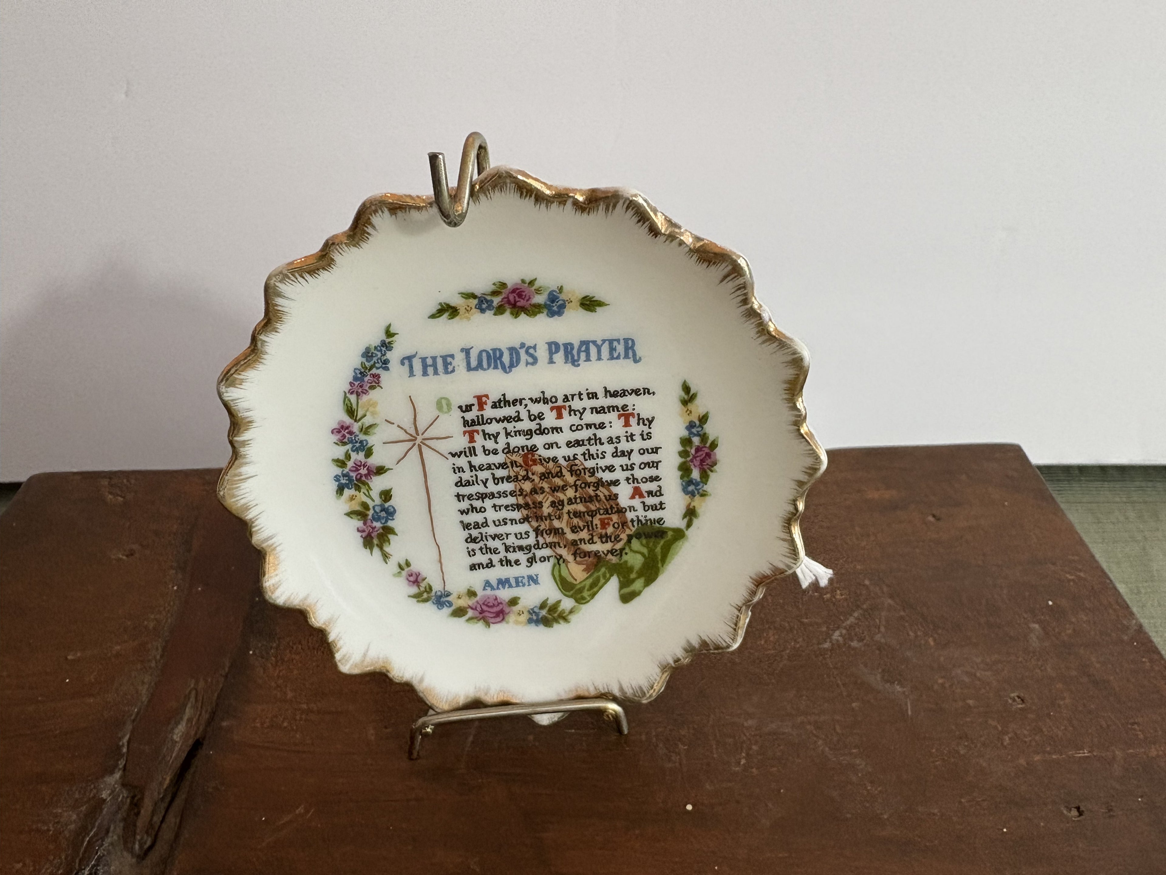 Lord's Prayer Decorative Porcelain Wall Plate — Mid-Century Religious Collectible with Praying Hands and Floral Wreath